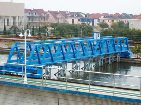 桁車(chē)式刮吸（吸）機(jī)